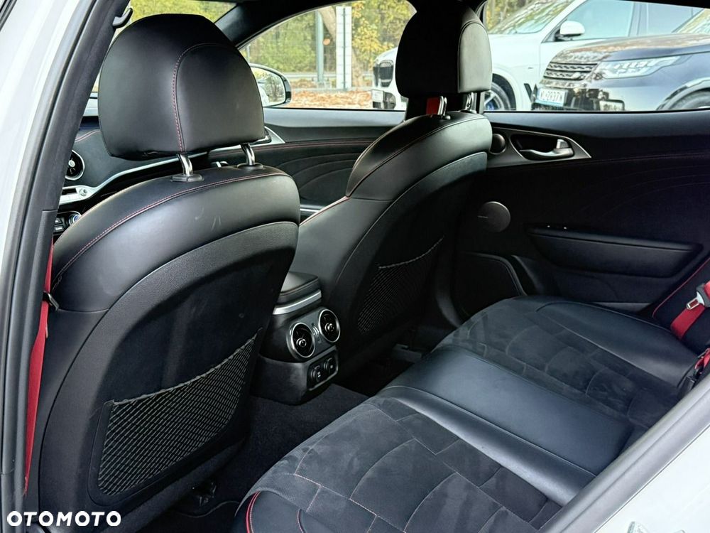 Kia Stinger - 15
