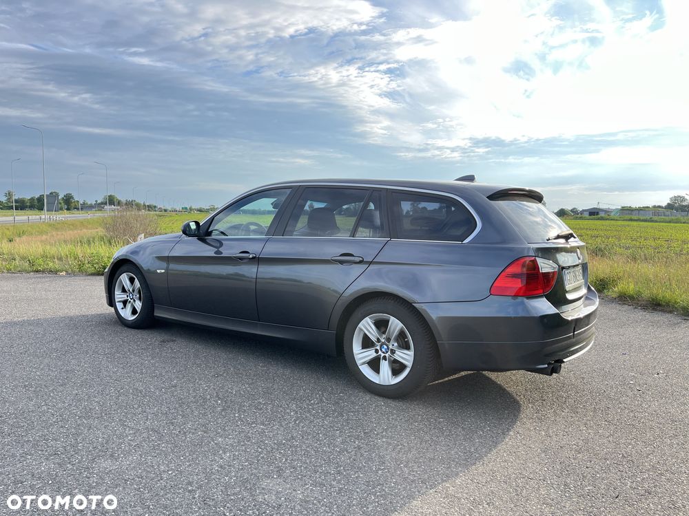 BMW Seria 3 325i - 4