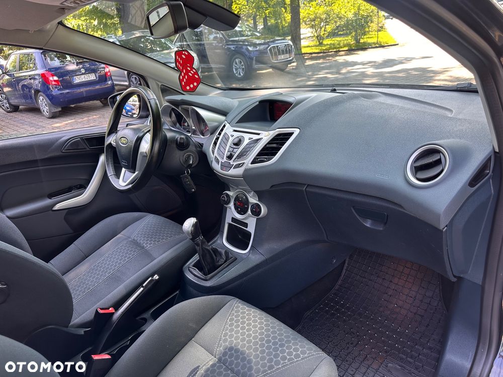 Ford Fiesta 1.25 Celebration - 23