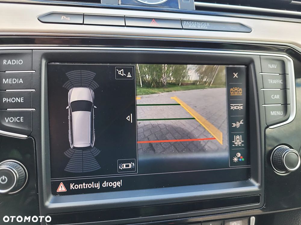 Volkswagen Passat 2.0 TDI (BlueMotion Technology) Highline - 28