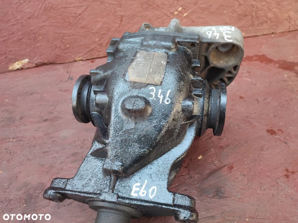BMW E60 / E61 ORYGINALNY DYFERENCJAŁ TYŁ / DYFER / PRZEKŁADNIA TYŁ DUŻA GŁOWA O PRZEŁOŻENIU 3.46 POD SKRZYNIĘ AUTOMAT I SILNIK M54B30 O NR.  33 10 7 516 882 OEM SPRAWNY W 100% - 2