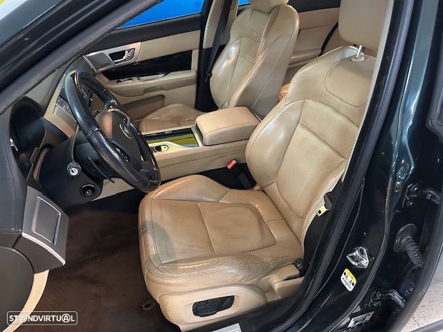 Jaguar XF 3.0 D V6 S Portfolio - 11