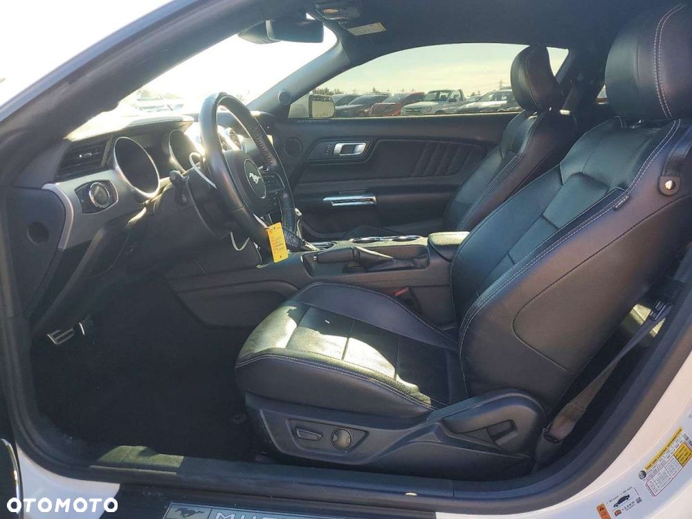 Ford Mustang - 8
