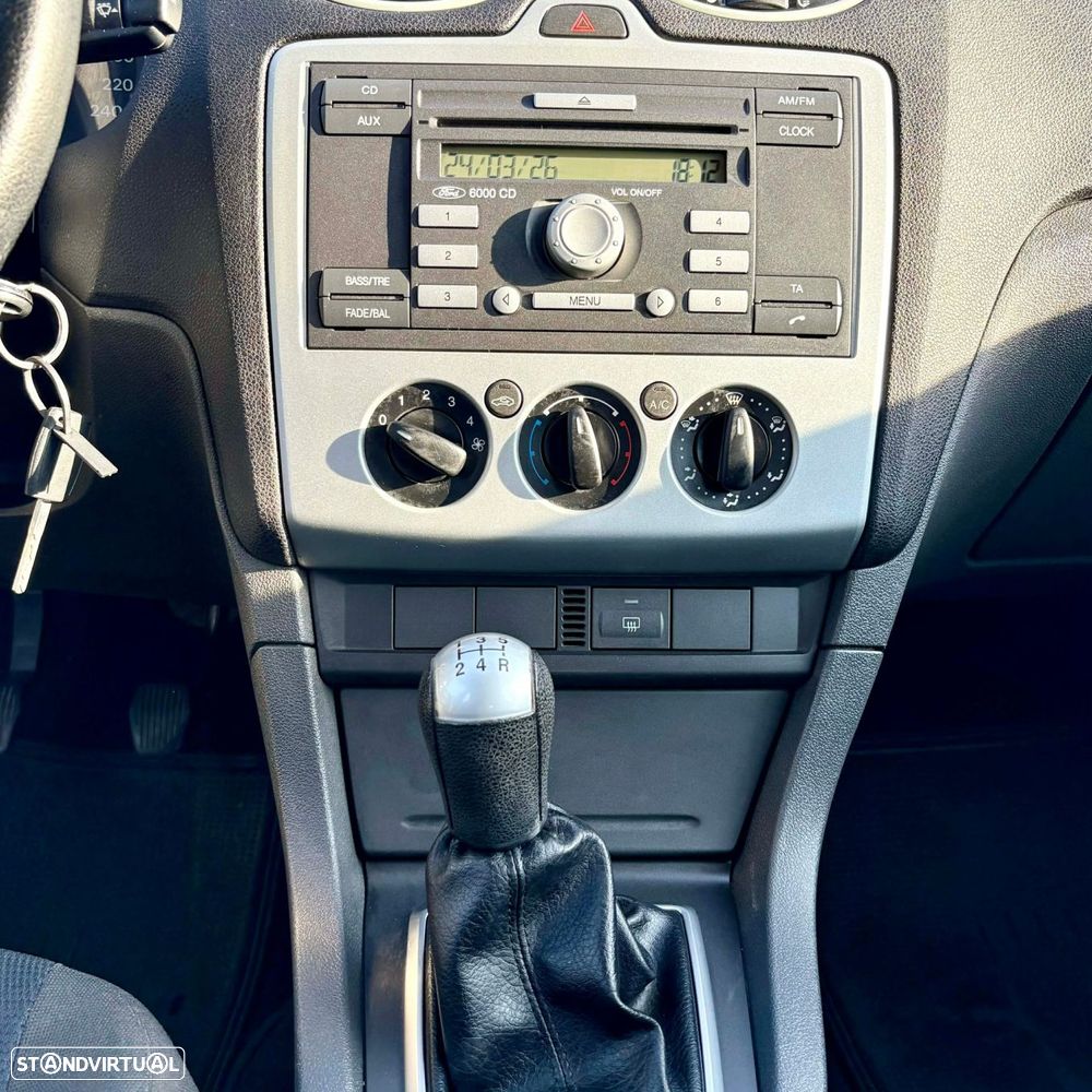 Ford Focus 1.4 16V S - 21