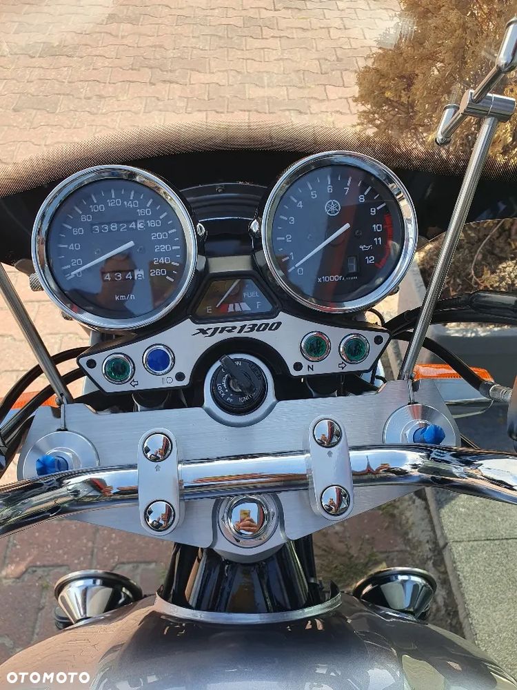 Yamaha XJR - 24