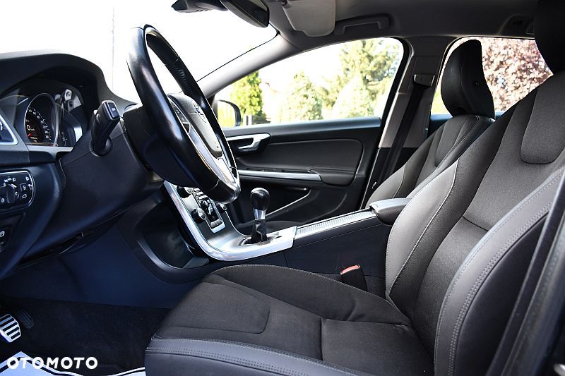 Volvo V60 D3 Momentum - 10