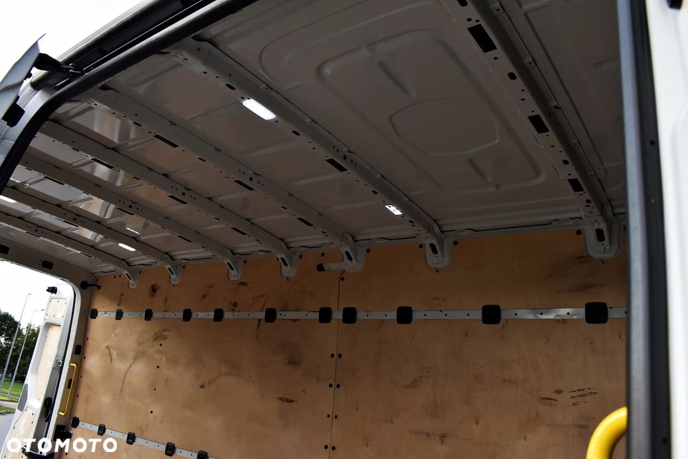 Volkswagen Crafter - 33