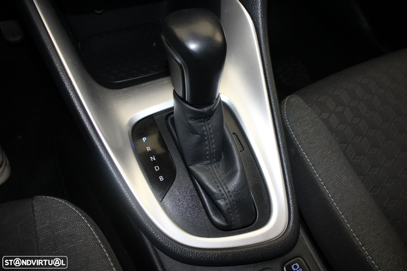Toyota Yaris 1.5 HDF Comfort Plus - 17