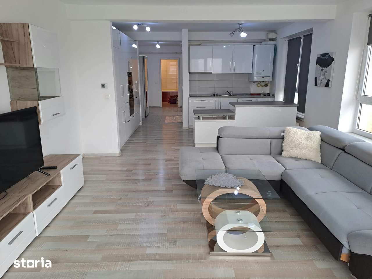 Penthouse 3 camere, balcon, etaj 8 — fotografia 1