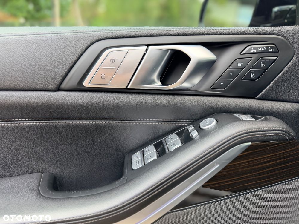 BMW X7 M50i sport - 16