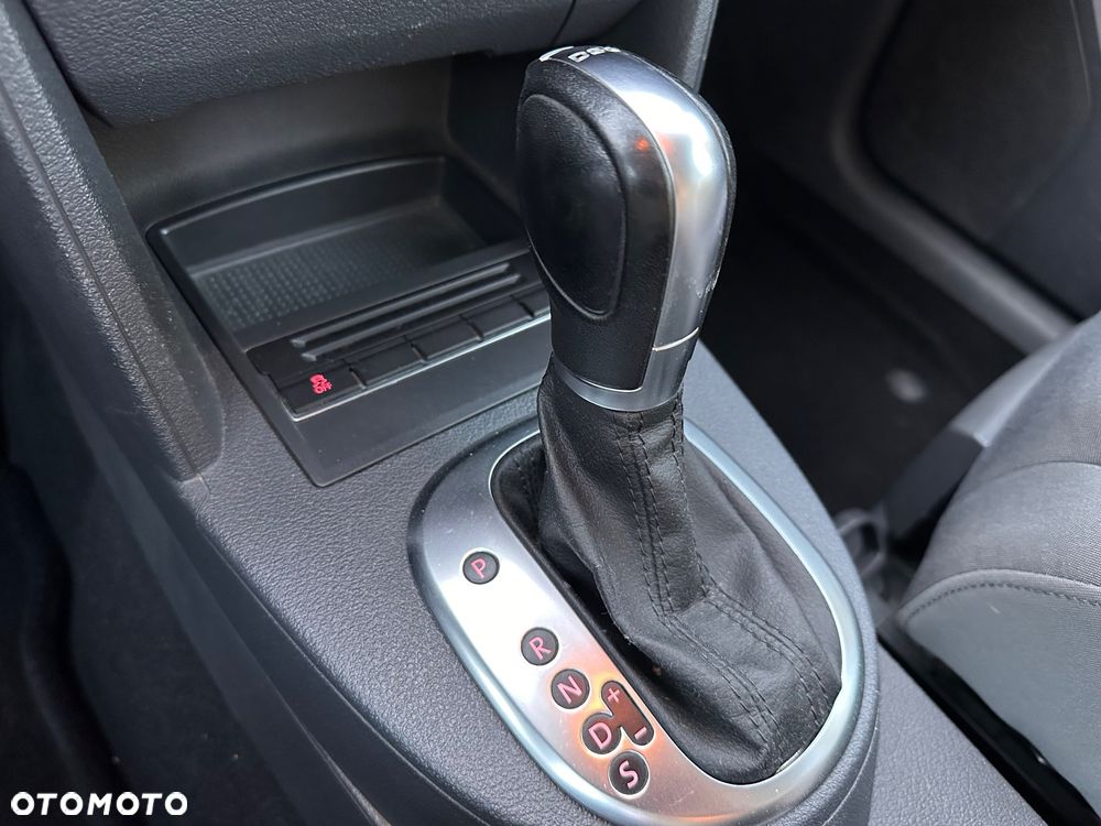 Volkswagen Touran 2.0 TDI DPF Highline DSG - 27