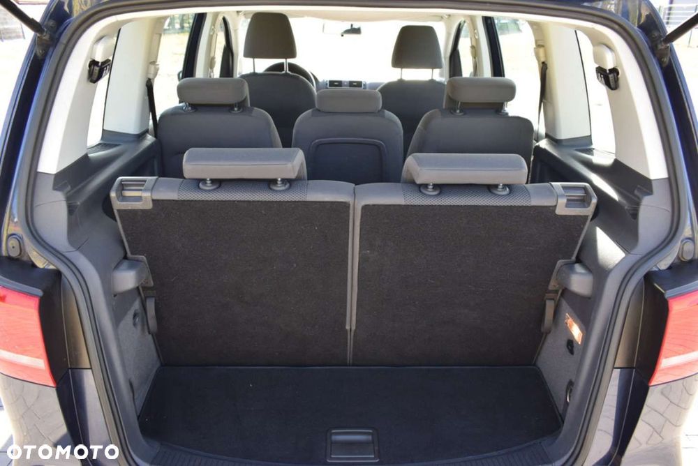 Volkswagen Touran - 12