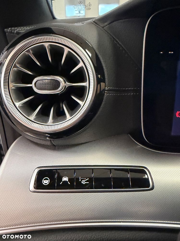 Mercedes-Benz Klasa E 200 4-Matic 9G-TRONIC - 23