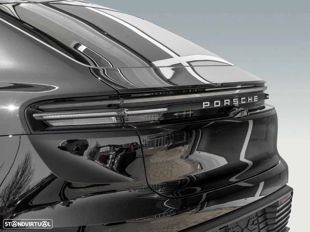 Porsche Macan Electric 4 - 8