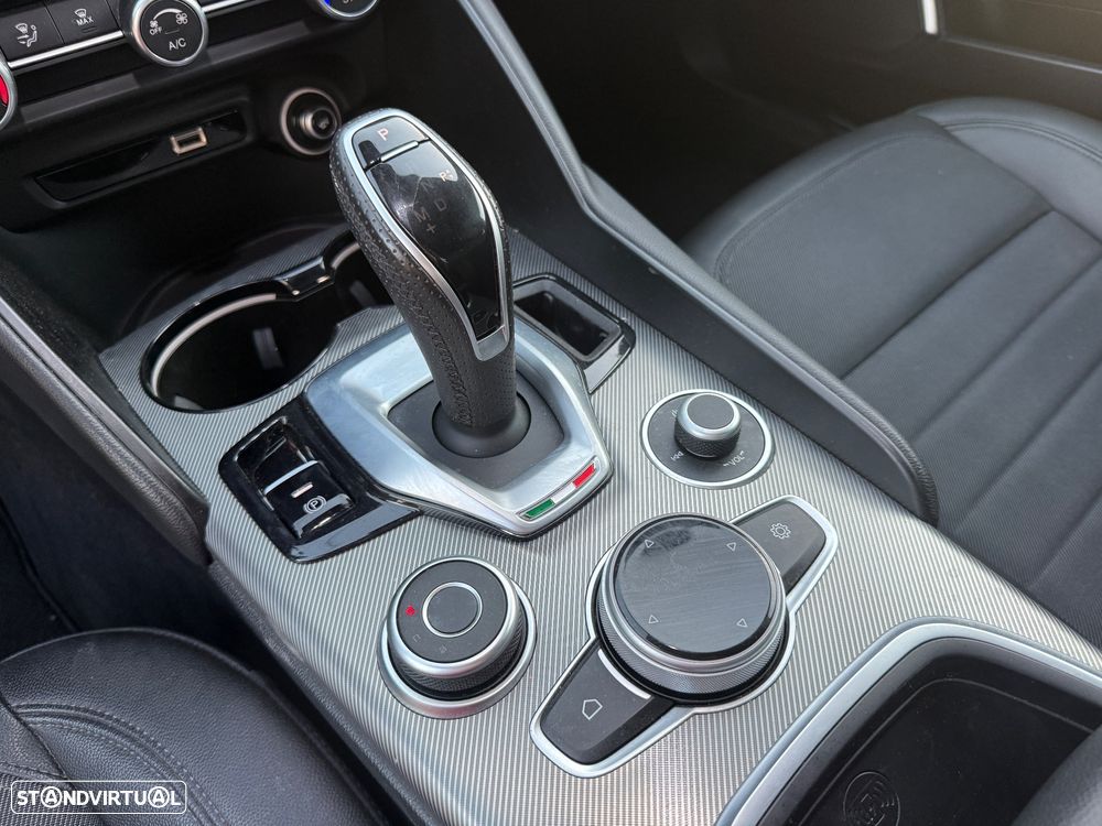 Alfa Romeo Giulia 2.2 D Super AT8 - 23