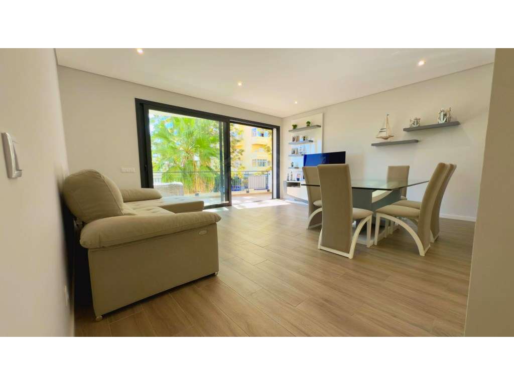 Apartamento T3 na Praia da Rocha, Portimão, com varanda e garagem - Grande imagem: 4/46