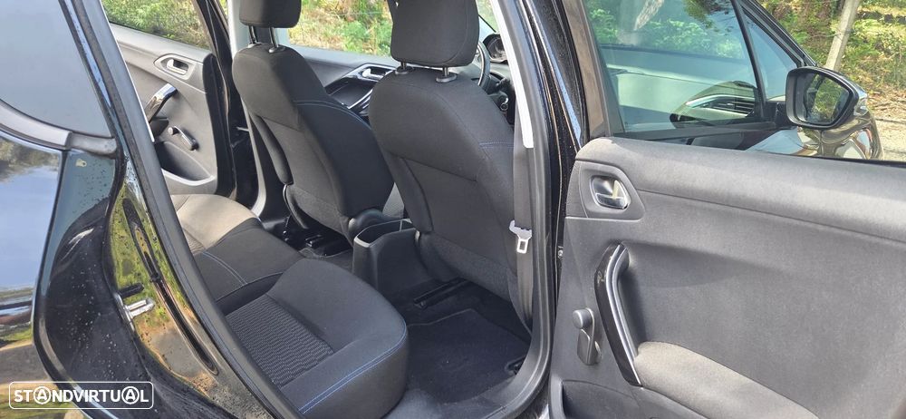 Peugeot 208 1.2 PureTech Style - 29