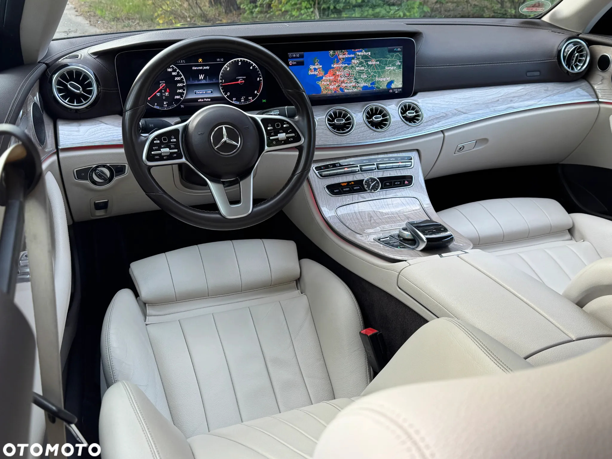 Mercedes-Benz Klasa E 220 d Coupe 9G-TRONIC - 2