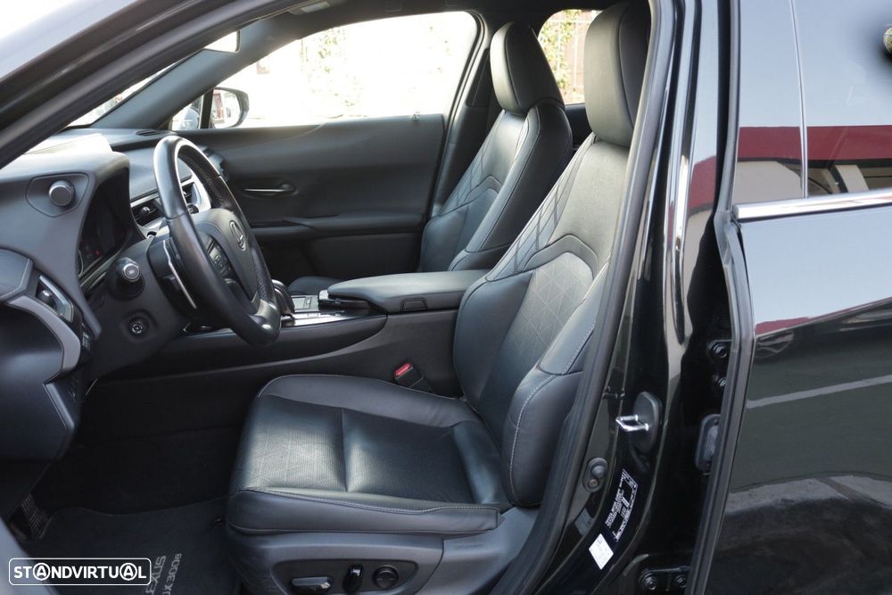 Lexus UX 300e Premium - 18