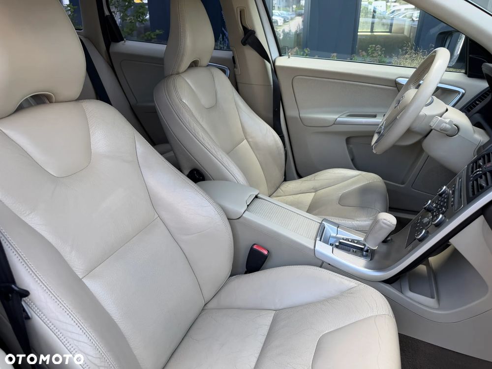 Volvo XC 60 D4 Geartronic Summum - 28