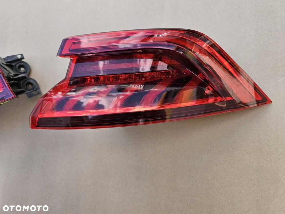 klapa tylna blenda lampa high audi q8 europa - 8