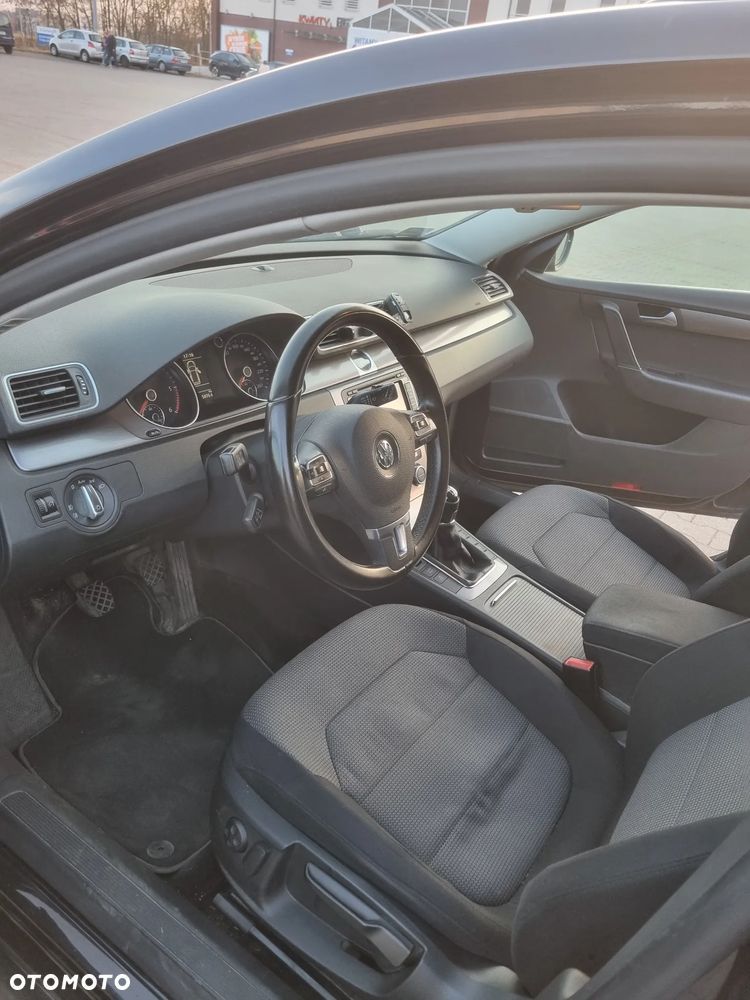 Volkswagen Passat 2.0 TDI Comfortline - 11