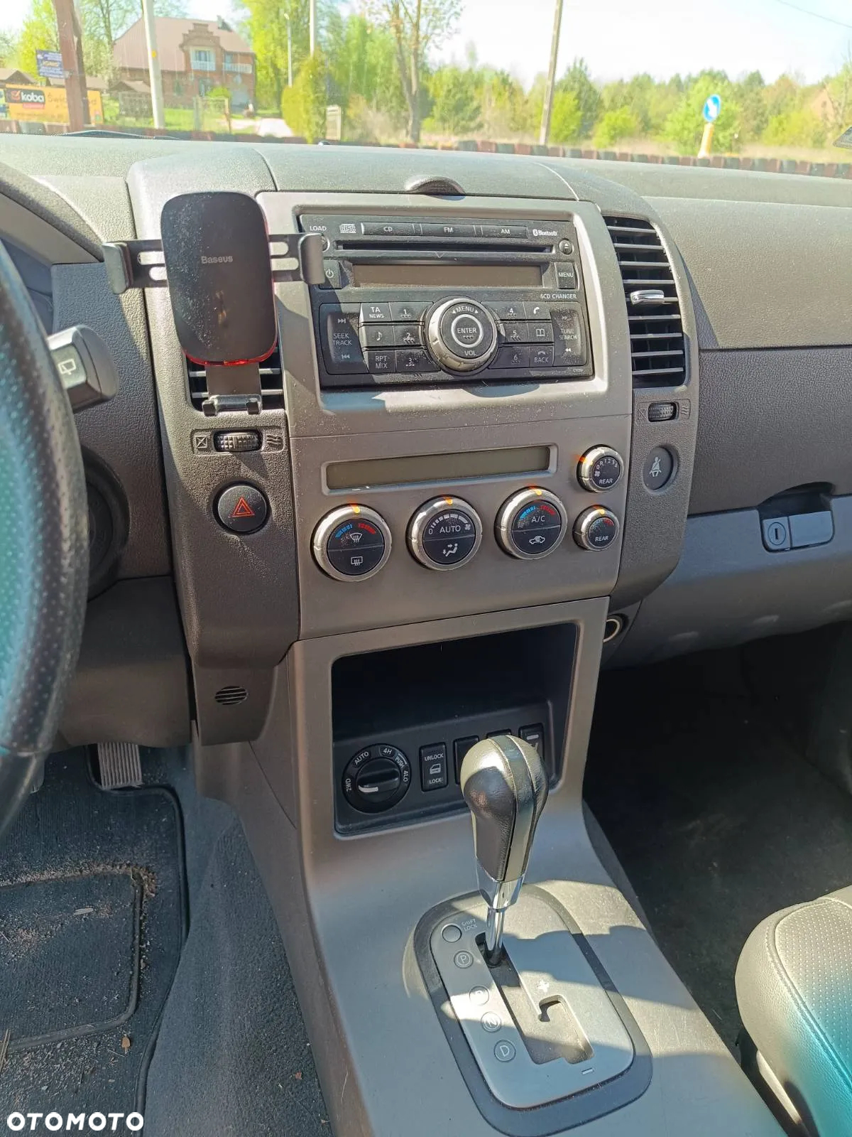 Nissan Pathfinder - 12