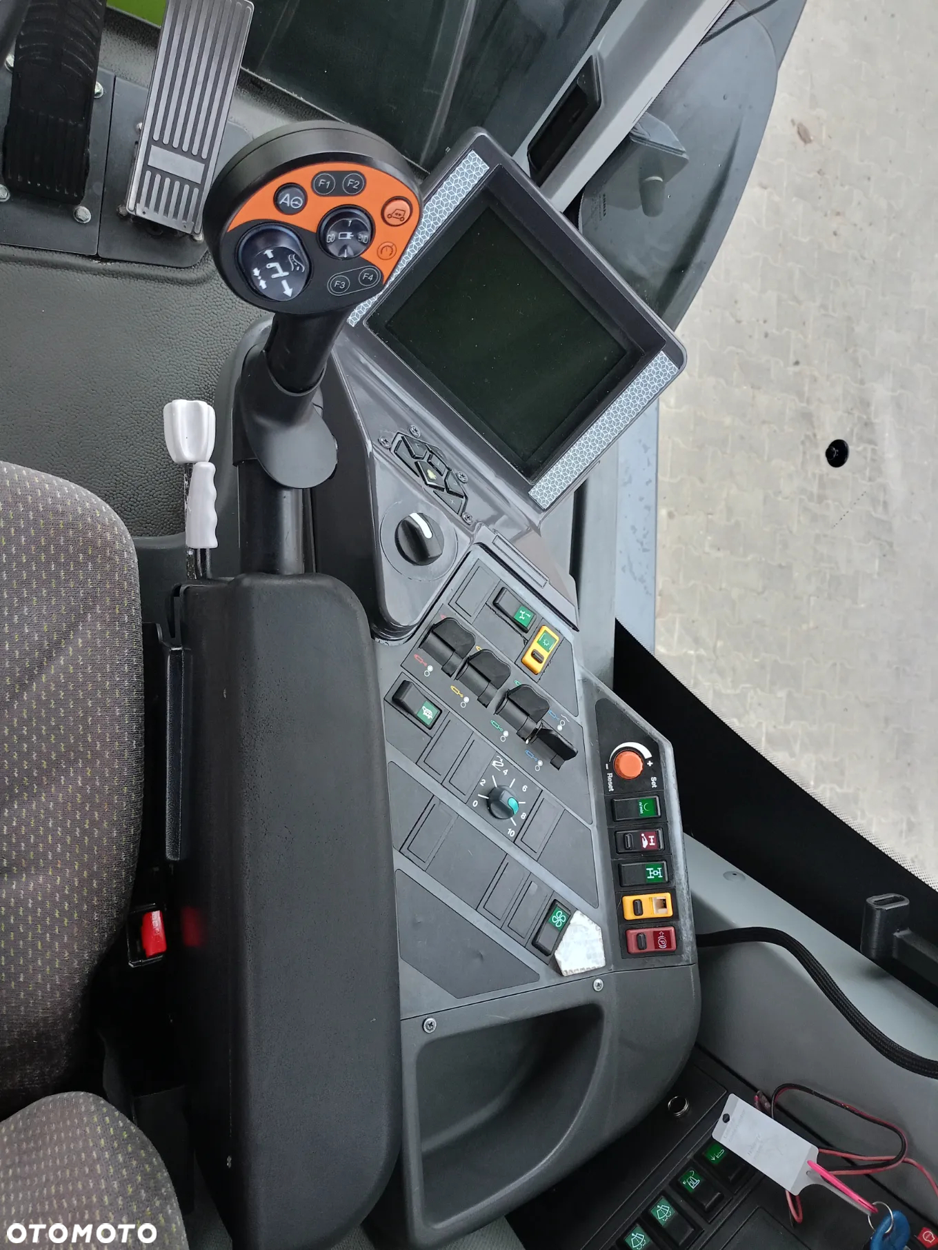 Claas XERION 3800 TRAC VC - 9