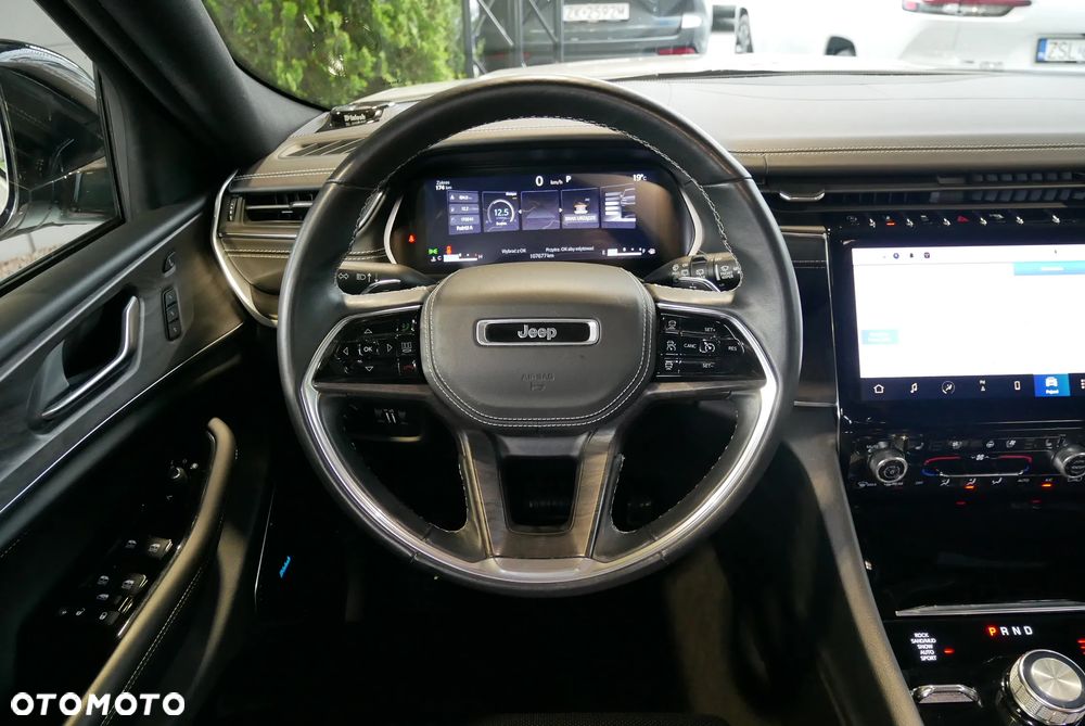 Jeep Grand Cherokee - 21
