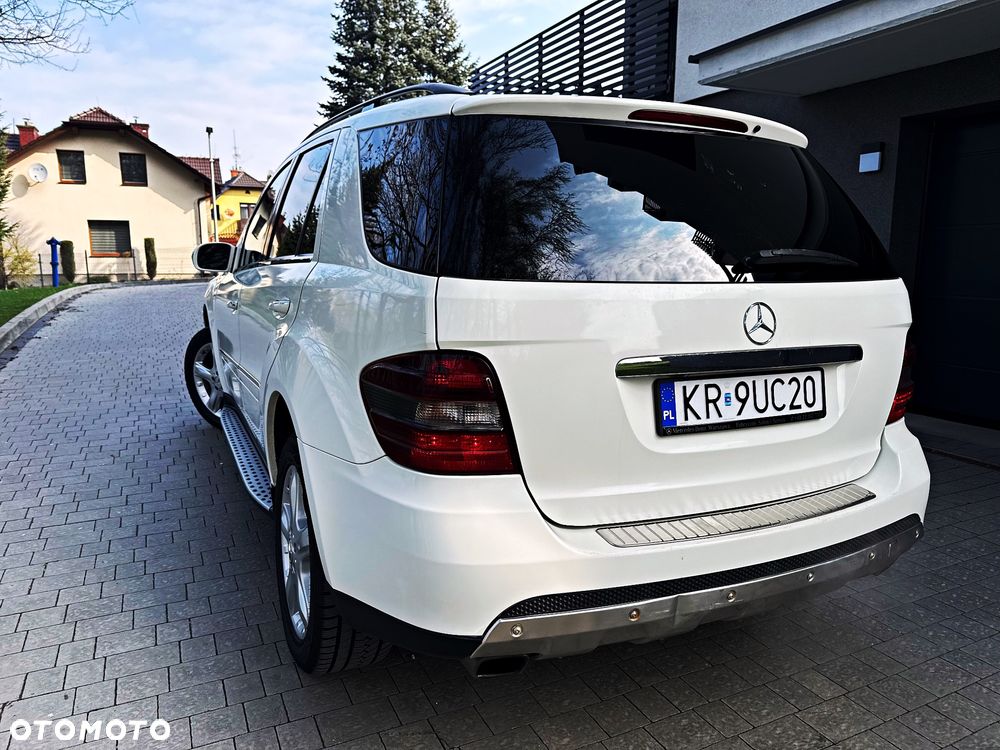 Mercedes-Benz ML 350 4Matic 7G-TRONIC Edition 10 - 21