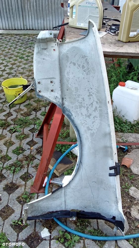 Błotnik prawy przód Audi 80  B3 - 8