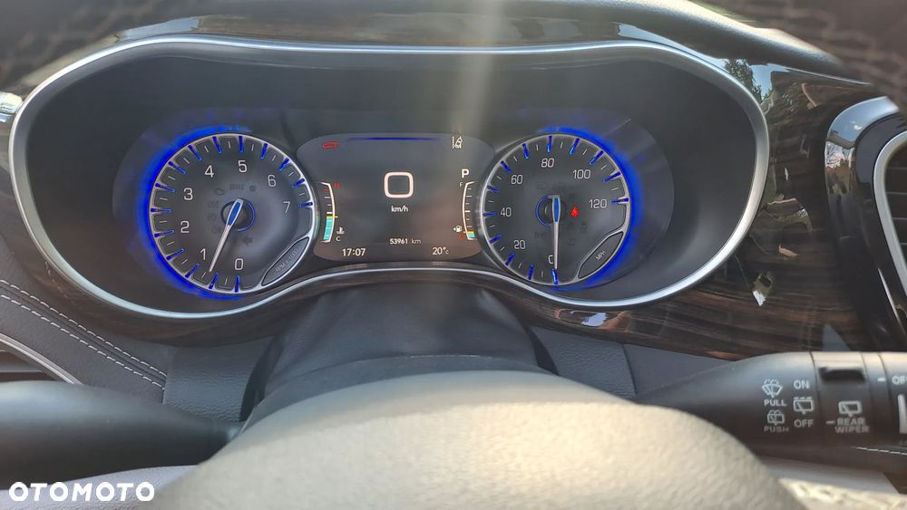 Chrysler Pacifica - 20