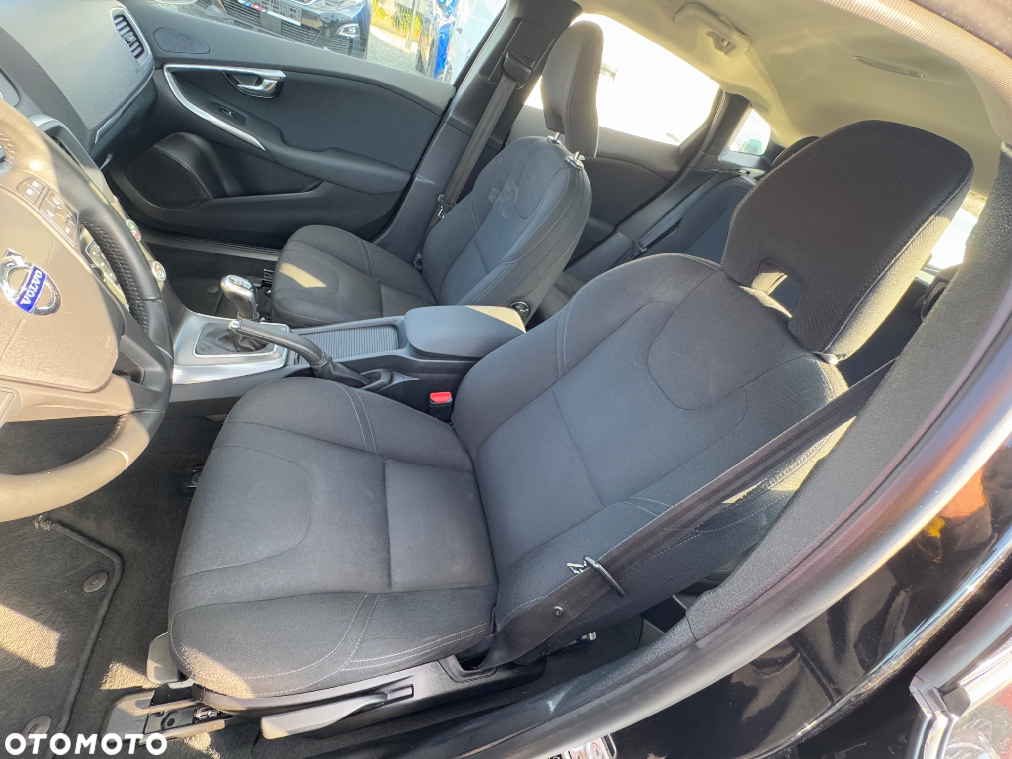 Volvo V40 D2 Drive-E Momentum - 12