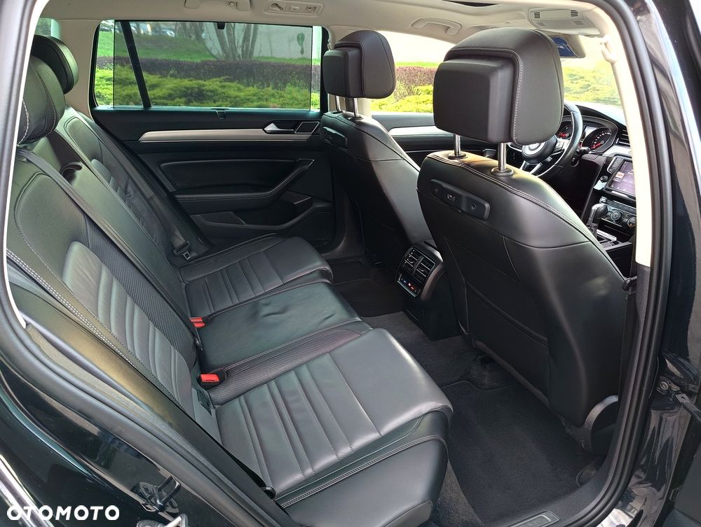 Volkswagen Passat Variant 2.0 TDI SCR DSG 4Motion Business - 18