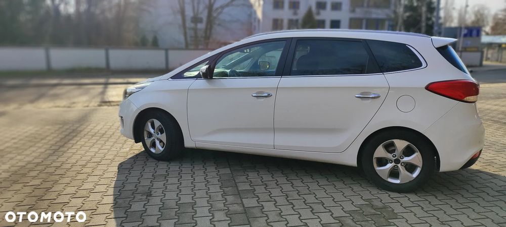 Kia Carens - 3