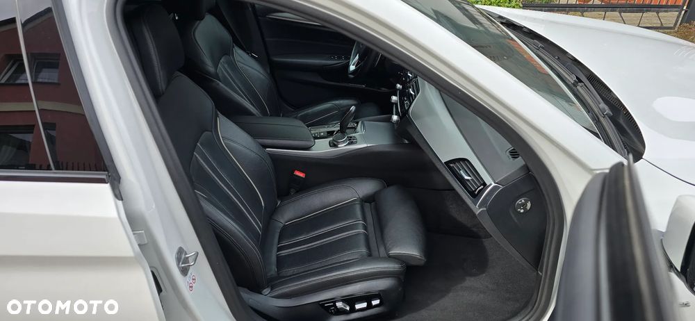 BMW Seria 5 520d xDrive Sport Line - 13