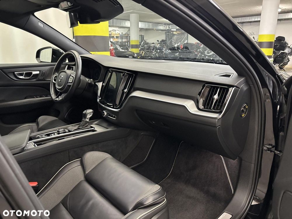 Volvo V60 D4 R-Design - 21