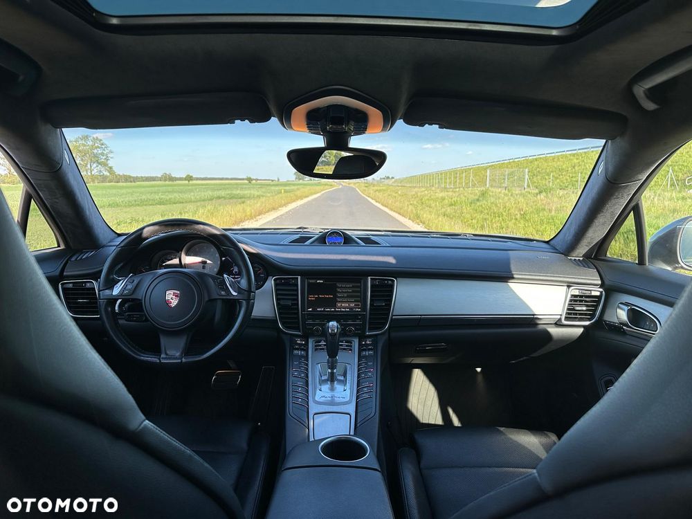 Porsche Panamera - 24