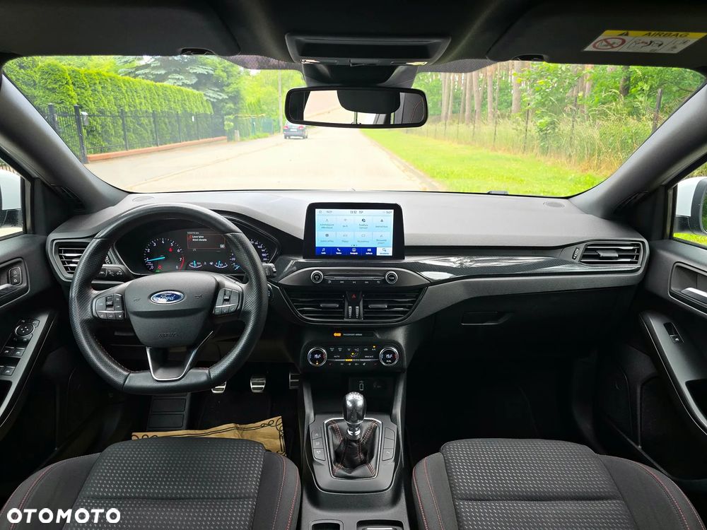 Ford Focus 1.5 EcoBoost ST-Line - 5