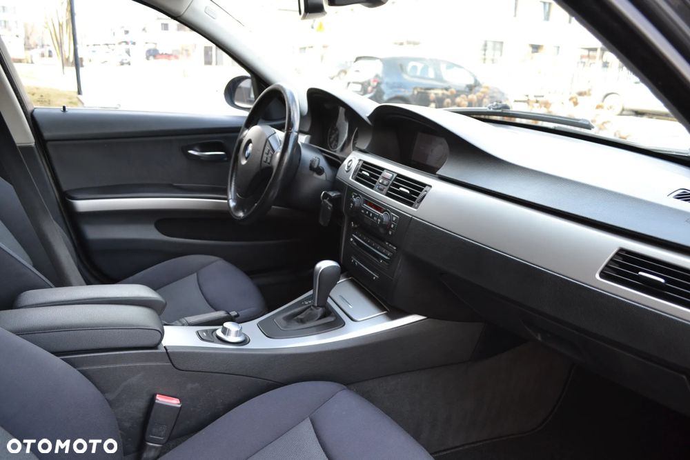 BMW Seria 3 325i - 29