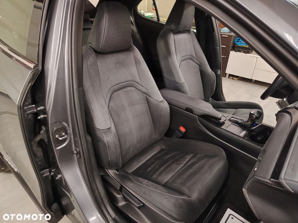 Lexus UX 250h Elegance 2WD - 30
