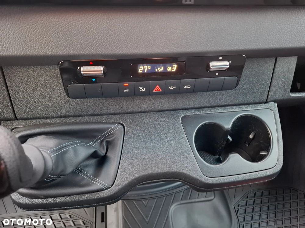 Mercedes-Benz Sprinter - 28