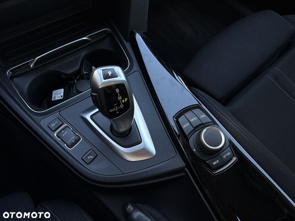BMW 3GT 320i xDrive - 11