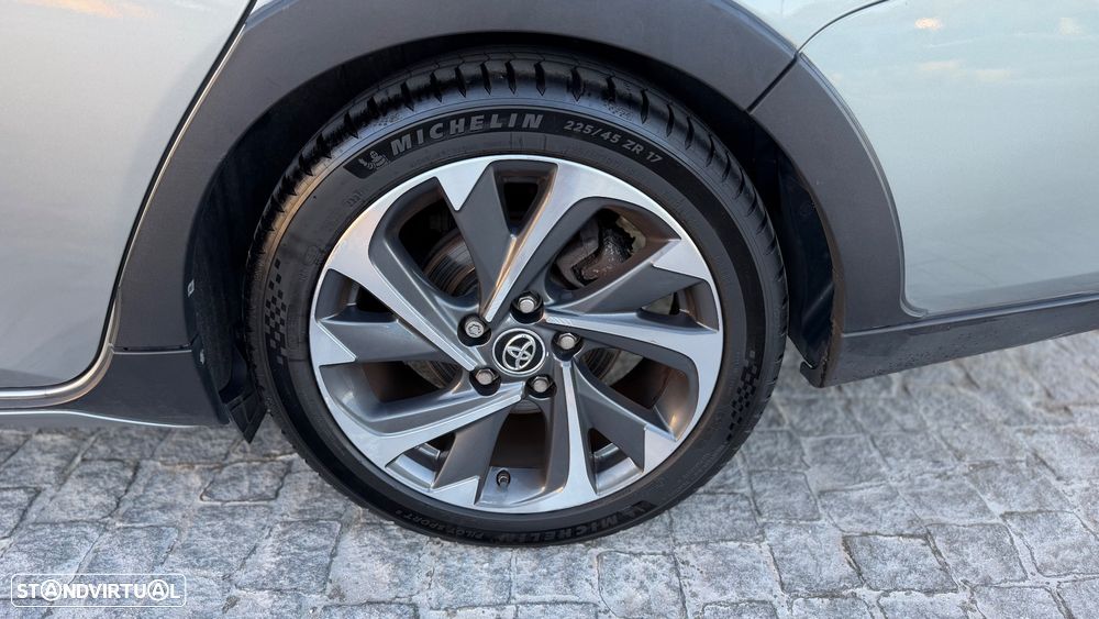 Toyota Auris Touring Sports 1.8 HSD Comfort +P.Techno+P.Sport - 40