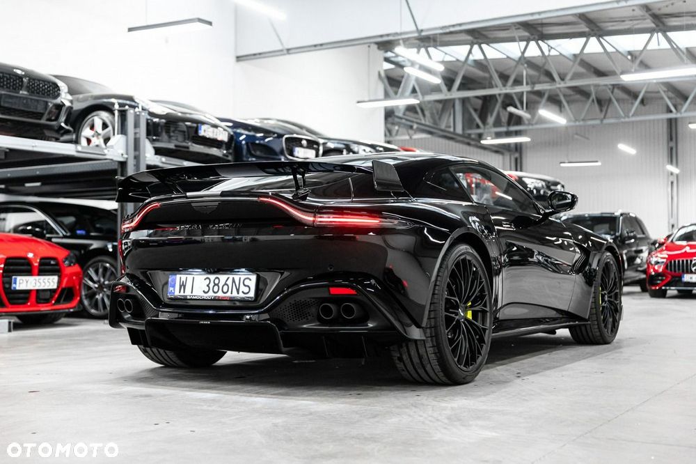 Aston Martin Vantage - 14