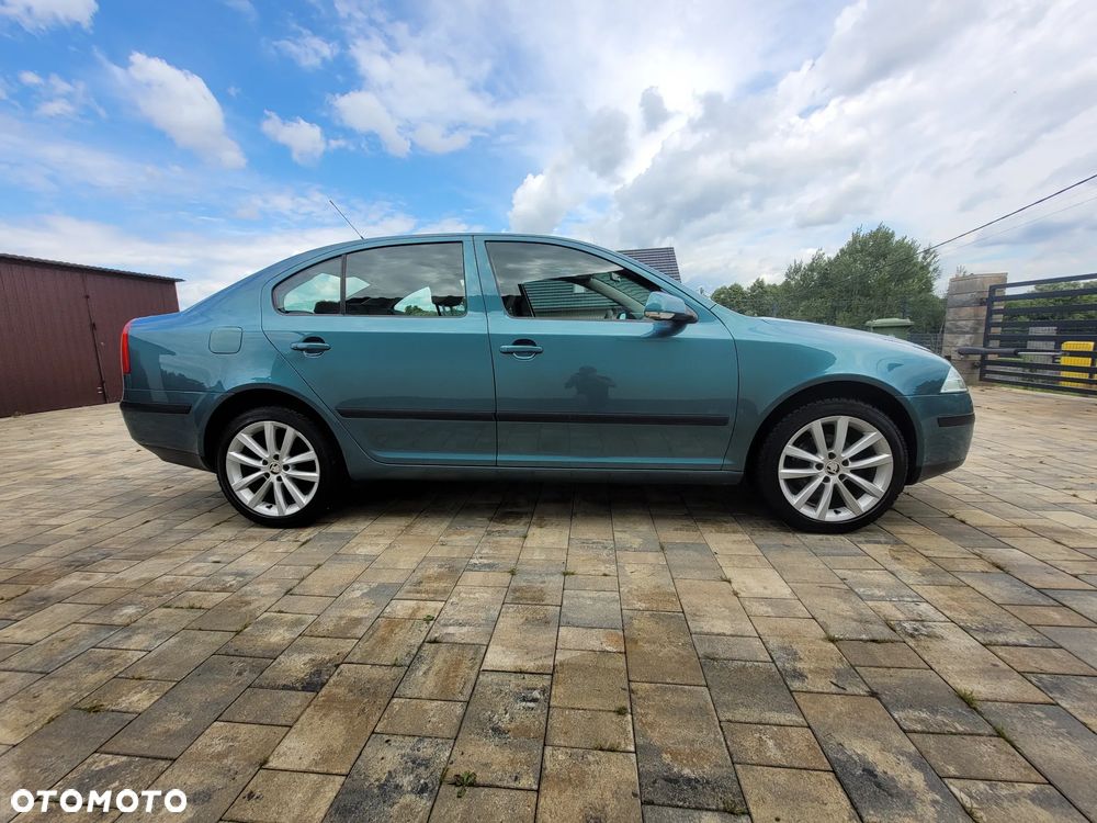 Skoda Octavia 1.6 Ambiente - 10