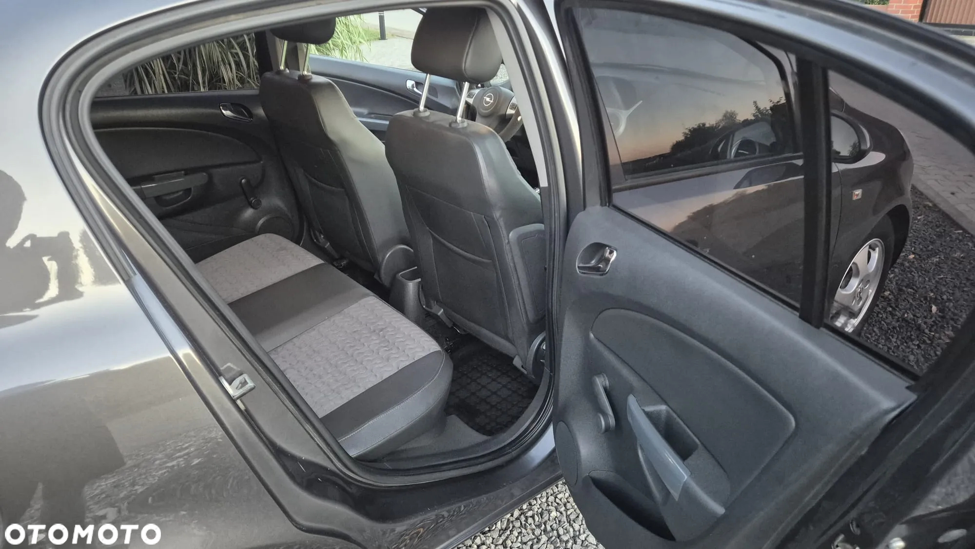 Opel Corsa 1.4 16V Cosmo - 2