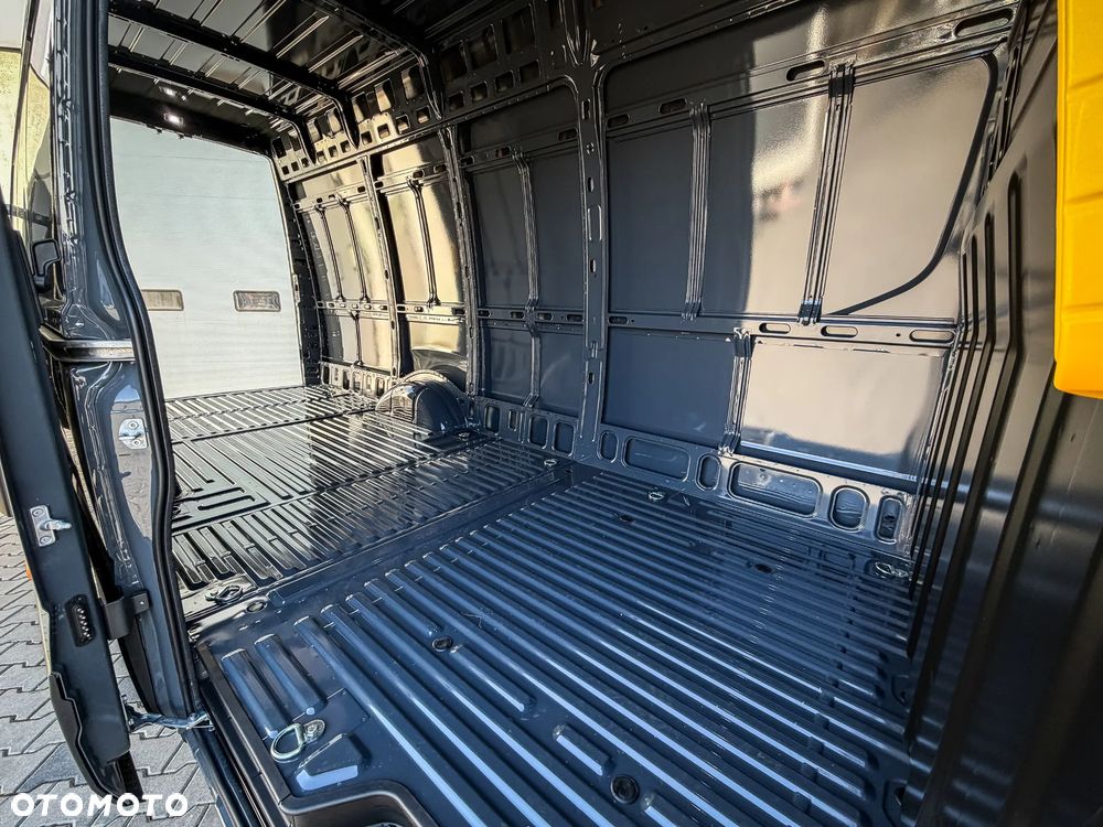 Iveco Daily 35S18HV L4H3 Furgon od ręki - 12