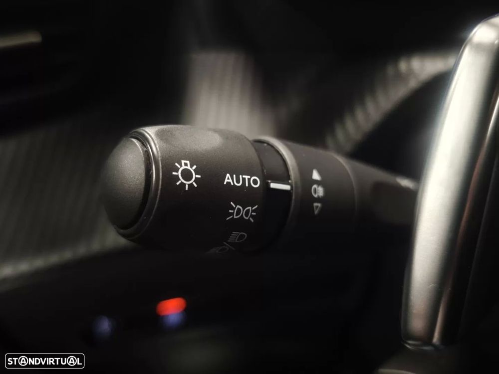 Peugeot 2008 PureTech 130 EAT8 Allure - 18