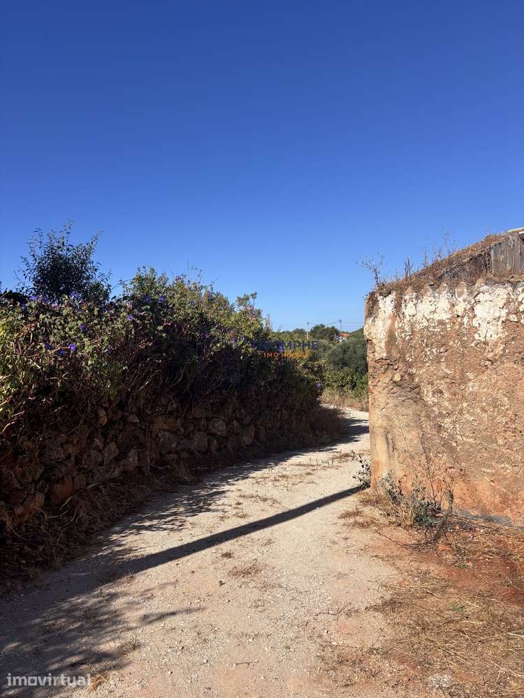 Terreno misto com ruina e armazéns em Silves - Grande imagem: 3/8